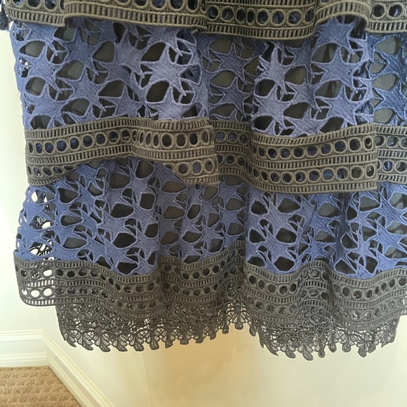 Lace dress - Picture 2 of 3